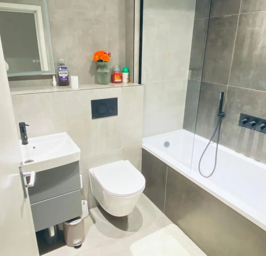 Shadwell - Walking Distance To Tower Bridge, Two Stations In Close Proximity London 0*,  United Kingdom