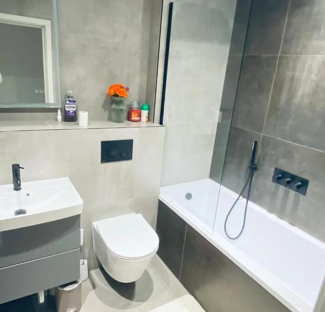 Homestay Shadwell - Walking Distance To Tower Bridge, Two Stations In Close Proximity London